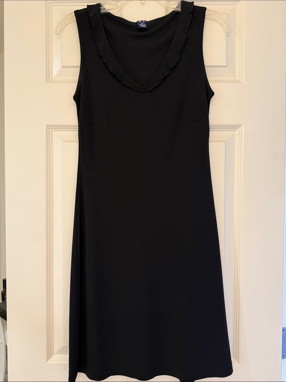 GAP Black Sleeveless V-Neck Midi Dress with Subtle Ruffle